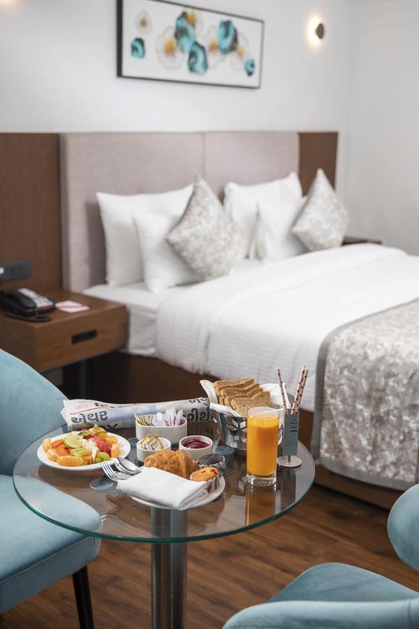 Ramee International Surat Hotel Buitenkant foto
