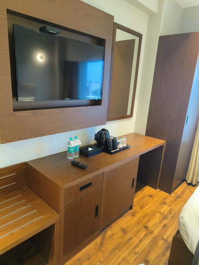 Ramee International Surat Hotel Buitenkant foto