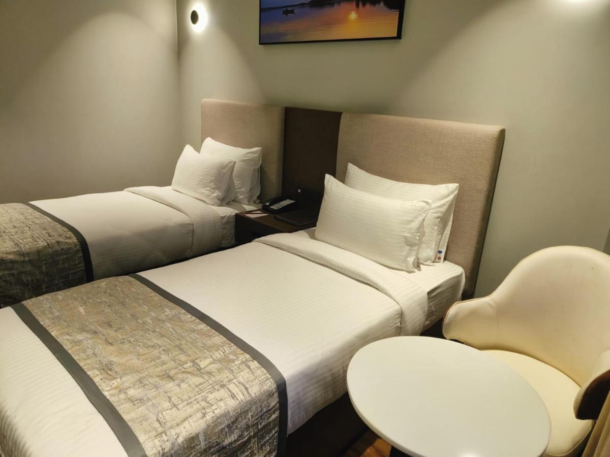 Ramee International Surat Hotel Buitenkant foto