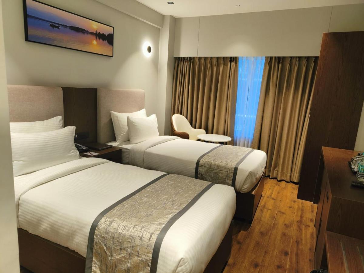 Ramee International Surat Hotel Buitenkant foto