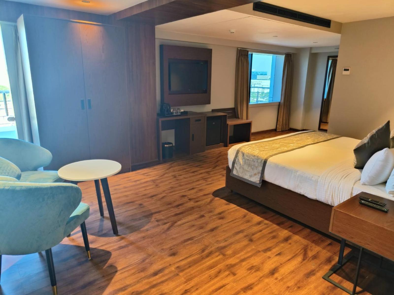 Ramee International Surat Hotel Buitenkant foto