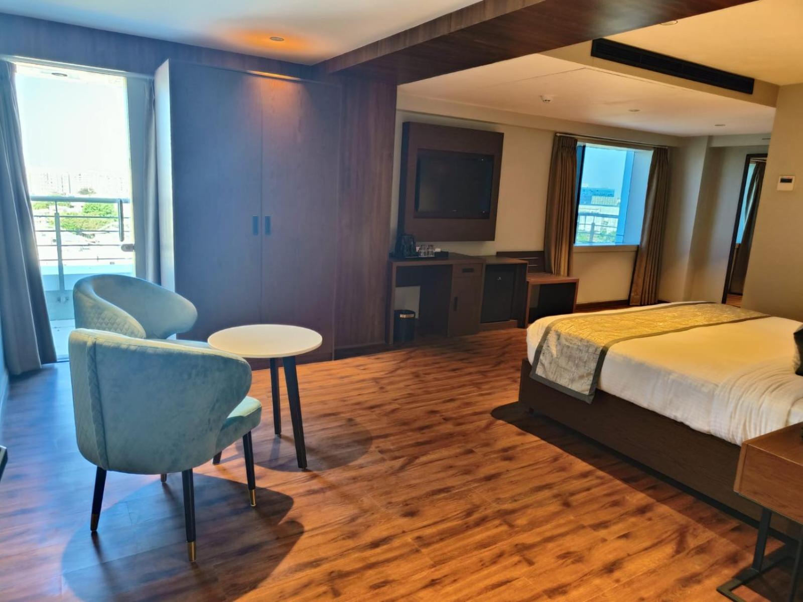 Ramee International Surat Hotel Buitenkant foto