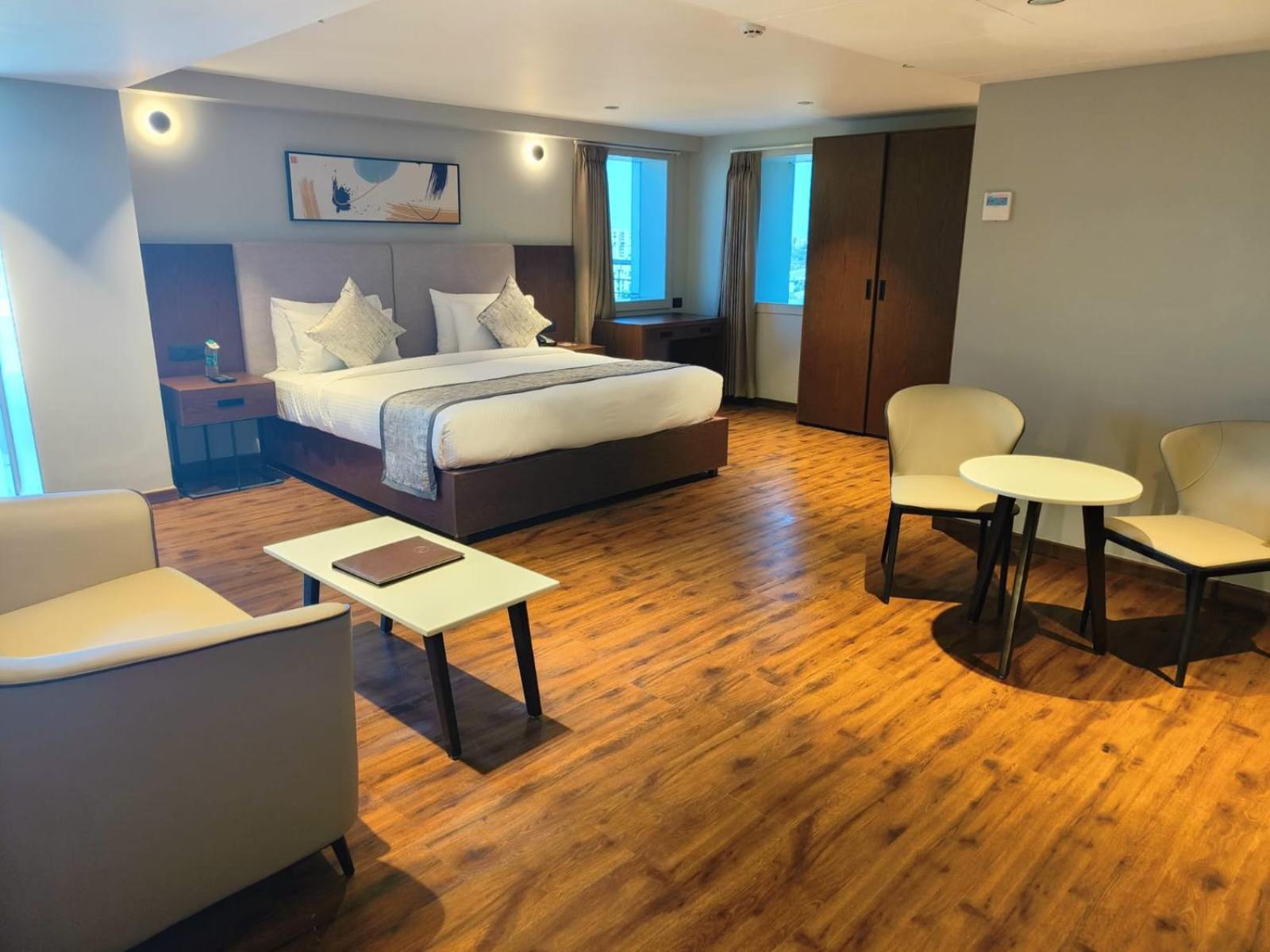 Ramee International Surat Hotel Buitenkant foto