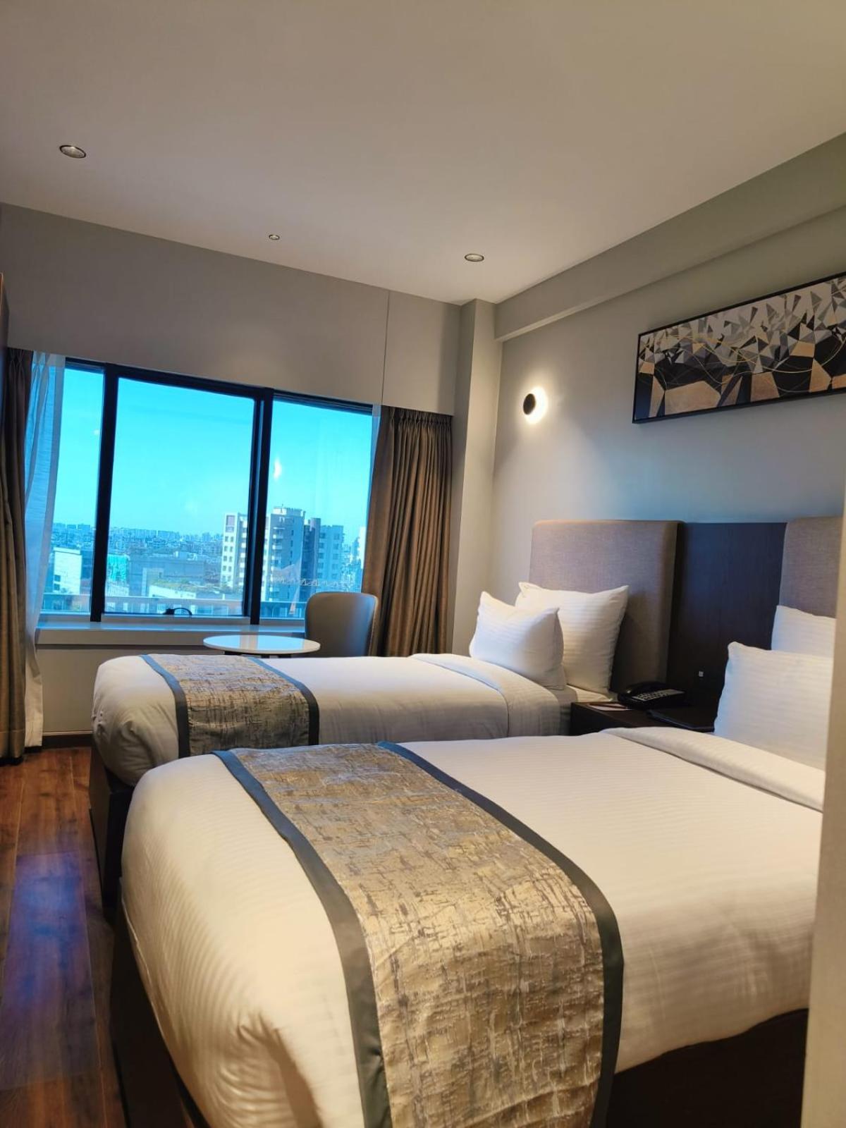 Ramee International Surat Hotel Buitenkant foto